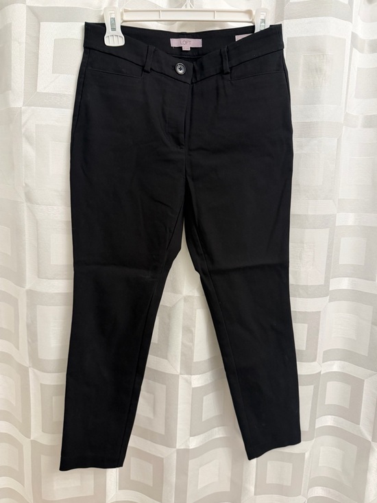 LOFT Pants - Loft Ann Taylor the Sutton skinny black work pants size 4 petite